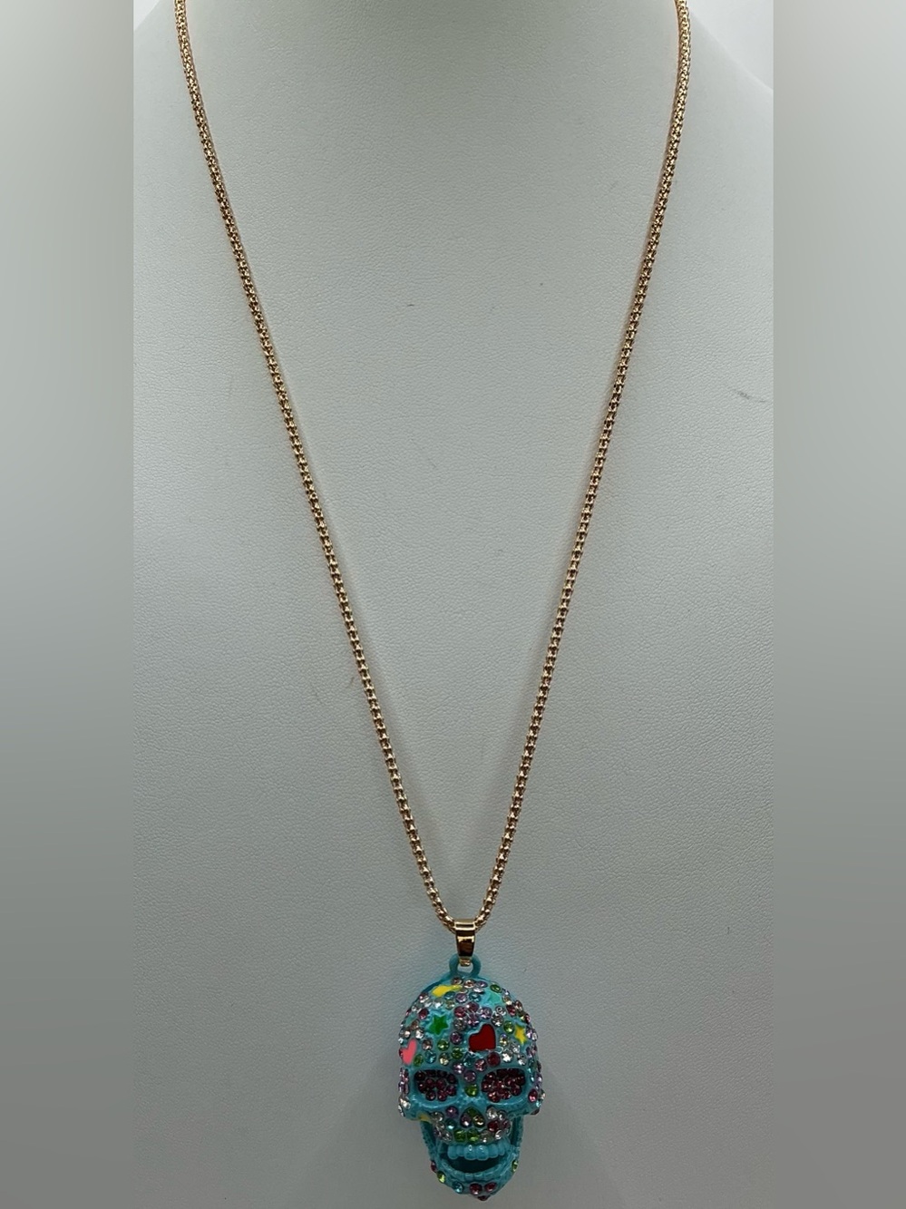 BETSEY JOHNSON GOLD TONE TEAL RHINESTONE SUGAR SKULL PENDANT NECKLACE NWOT